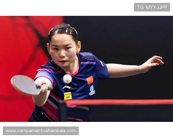 何卓佳这孩子平时一副学生样，球场上居然能有这么狠的架势？